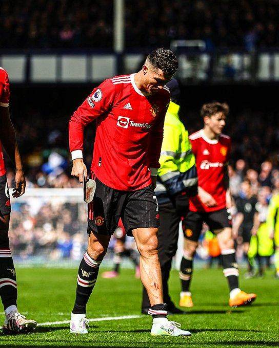 开云体育官网-打掉小球迷手机C罗道歉 并邀他到老特拉福德观赛